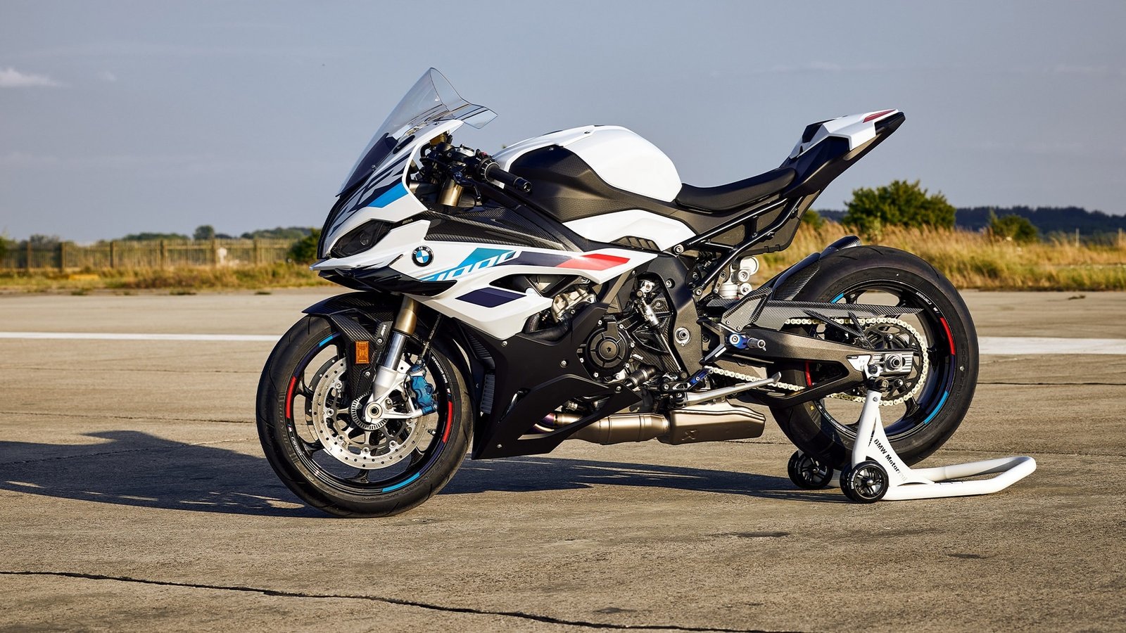 Gear Up For Your Ride: Top Features To Look For in a Sports Bike